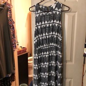 Maxi dress-fits like straight